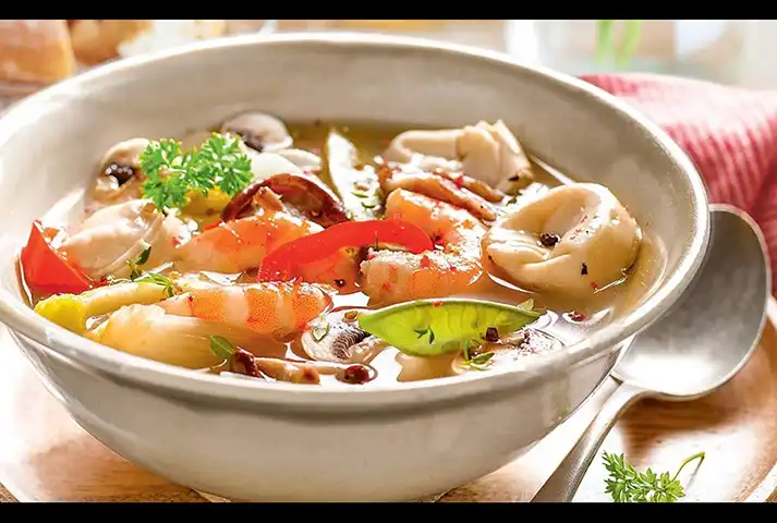     Sopa oriental con tortellini 