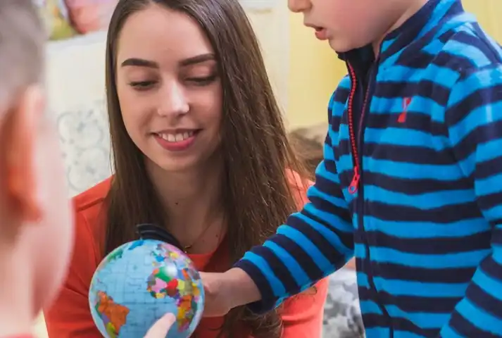 Enseña inglés a los niños de las escuelas en Curitiba